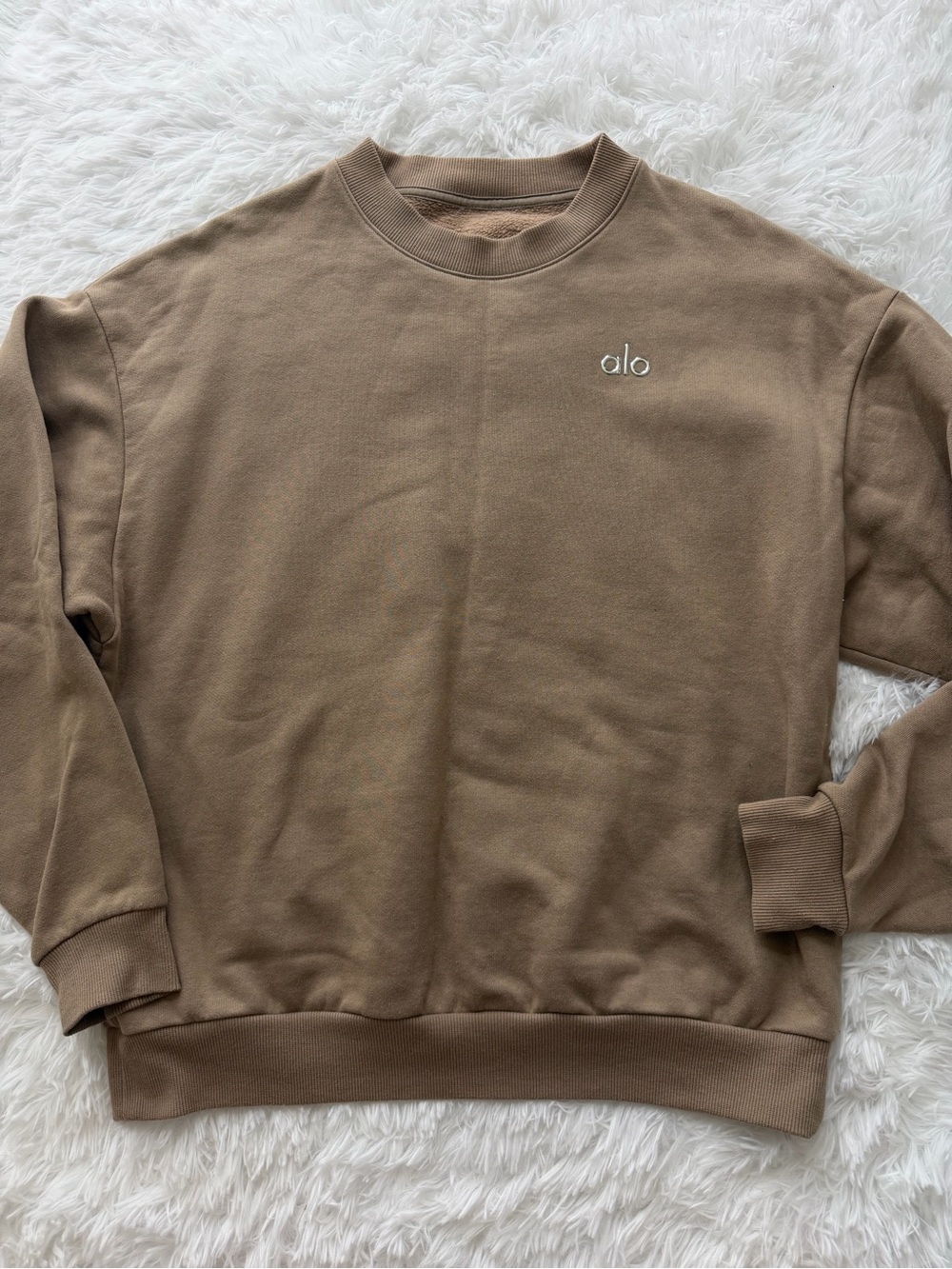 Small Alo Yoga Accolade Crewneck in Gravel $138 retail